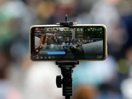 Facebook users warn about video!