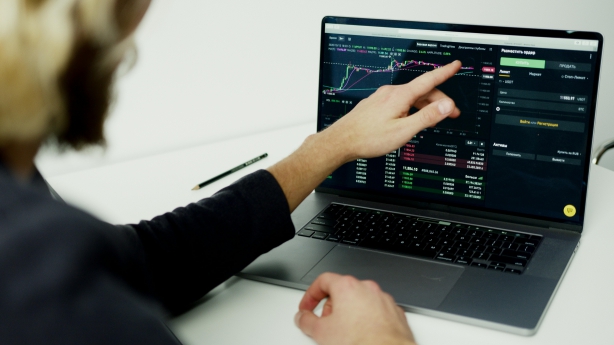 Investing Analyzing stock charts