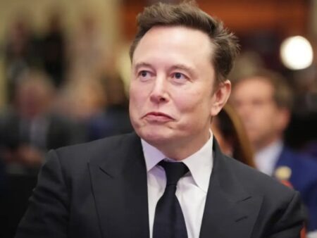 Musk orders federal workers in the US to document their jobs or fire them