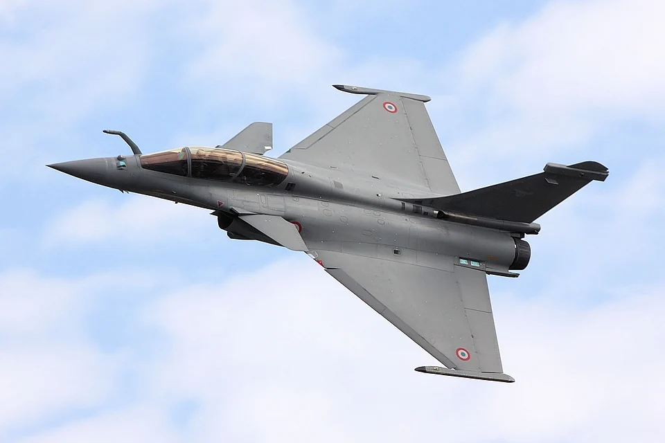 Comparison of J-10C vs Dassault Rafale 3 Dassault Rafale