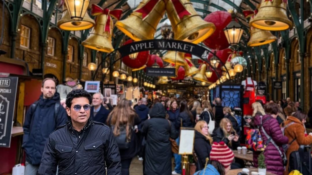 Sachin Tendulkar got into the festive spirit during his holiday in London