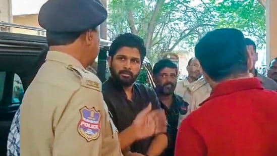 **EDS: SCREENGRAB** Hyderabad: Actor Allu Arjun appears in court in the theater stampede case in Hyderabad, Telangana, Saturday, January 4, 2025. Arjun, who was released on bail in the death of a woman during the stampede case in the city in during the premiere of his latest film Pushpa 2 on Saturday, he submitted sureties and bail in a local court as per his bail conditions. (PTI Photo) (PTI01_04_2025_000291A)(PTI)